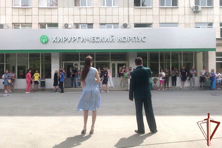 Росгвардия поздравила праздничным концертом маленьких пациентов областной больницы в Екатеринбурге (видео)