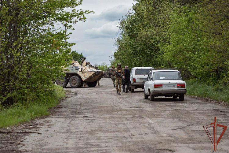 Росгвардия показала кадры служебно-боевой деятельности подразделений в ЛНР (видео)