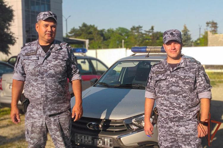 Сотрудники Росгвардии помогли потерявшейся в Крымске пенсионерке вернуться домой