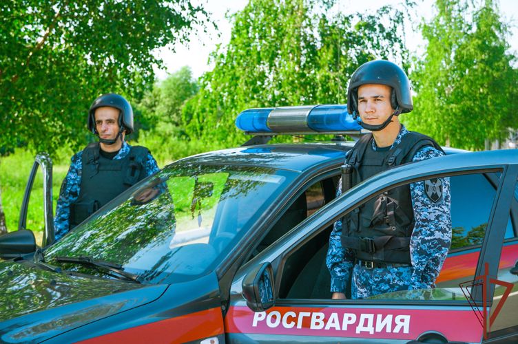 Новгородские росгвардейцы обеспечили правопорядок во время празднования Дня города Валдай 