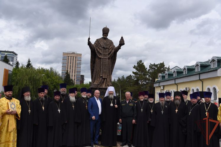 Командующий Сибирским округом Росгвардии принял участие в открытии памятника Святителю и Чудотворцу Николаю