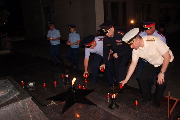 Военнослужащие и сотрудники Южного округа войск национальной гвардии присоединились к Всероссийской акции «Свеча памяти»