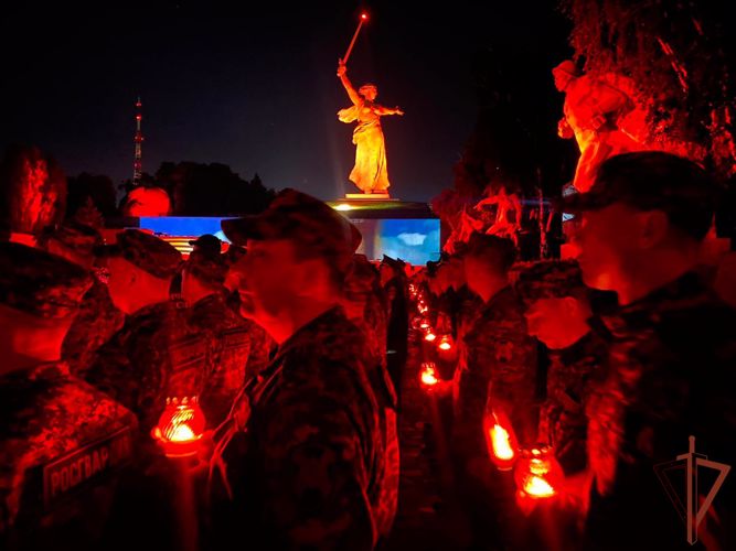 Военнослужащие и сотрудники Южного округа войск национальной гвардии присоединились к Всероссийской акции «Свеча памяти»