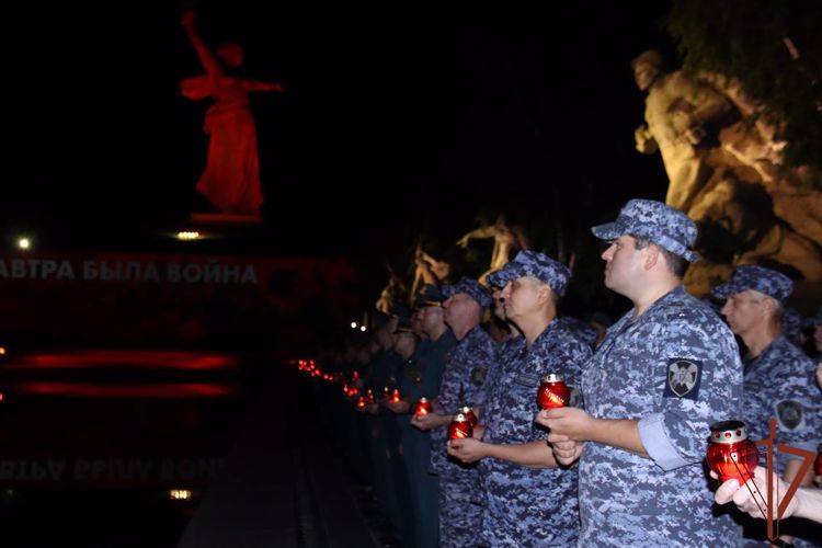 Военнослужащие и сотрудники Южного округа войск национальной гвардии присоединились к Всероссийской акции «Свеча памяти»