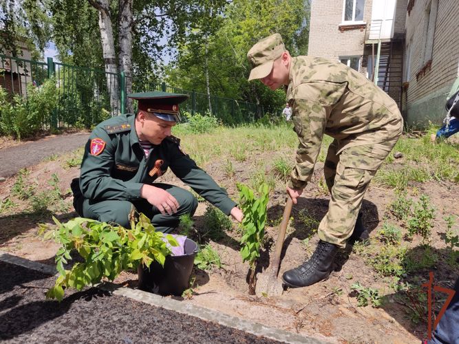 Росгвардия приняла участие в международной патриотической акции «Сад памяти» в Томской области