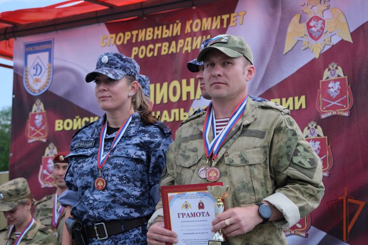 Сильнейших спортсменов в легкоатлетическом кроссе и служебном биатлоне определили в Уральском округе Росгвардии  