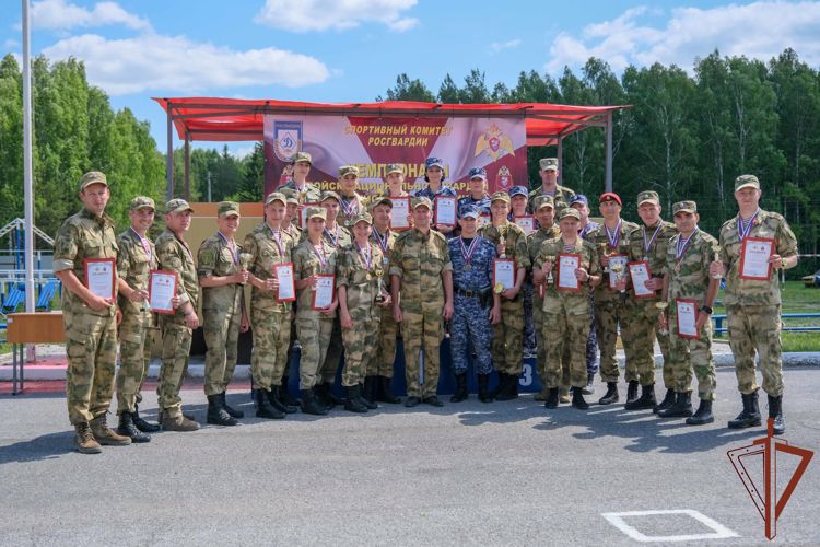 Сильнейших спортсменов в легкоатлетическом кроссе и служебном биатлоне определили в Уральском округе Росгвардии  