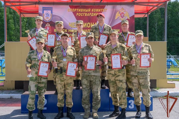 Сильнейших спортсменов в легкоатлетическом кроссе и служебном биатлоне определили в Уральском округе Росгвардии  