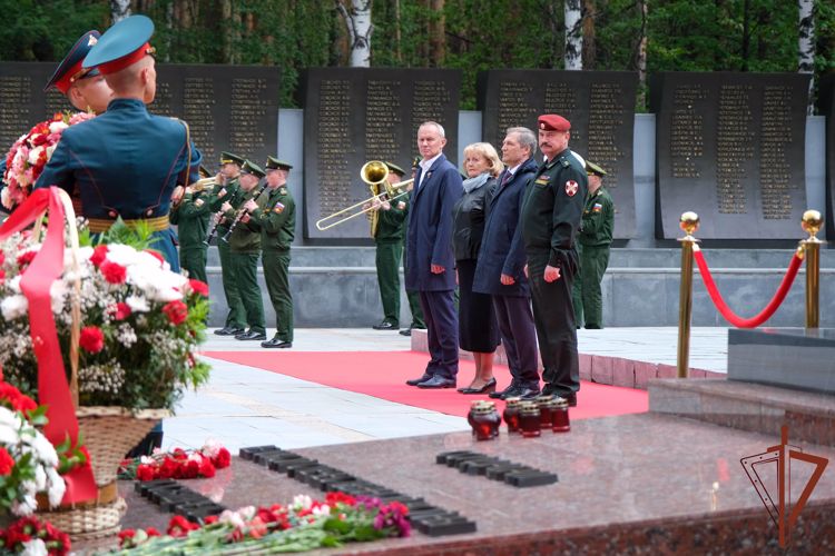 Врио командующего Уральским округом Росгвадии принял участие в мероприятиях, посвященных Дню памяти и скорби