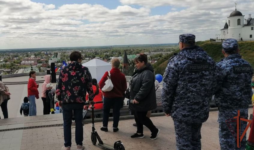 Росгвардия обеспечила на Урале правопорядок и безопасность посвященных Дню России мероприятий 