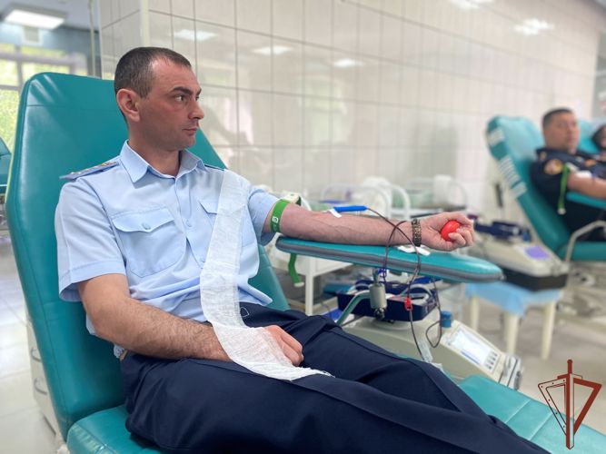 В рамках Всемирного дня донора росгвардейцы сдали кровь для нужд лечебных учреждений Сибири 