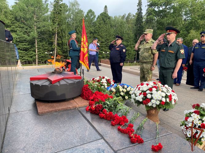 Мероприятия, приуроченные ко Дню памяти и скорби, прошли в Сибирском округе Росгвардии