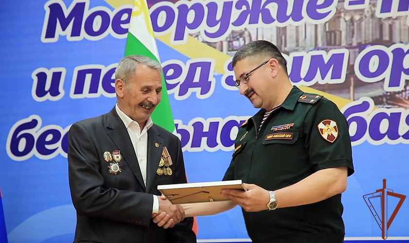 В Грозном военнослужащие ОГВ(с) поздравили ветеранов Группы советских войск в Германии с днем образования воинского соединения