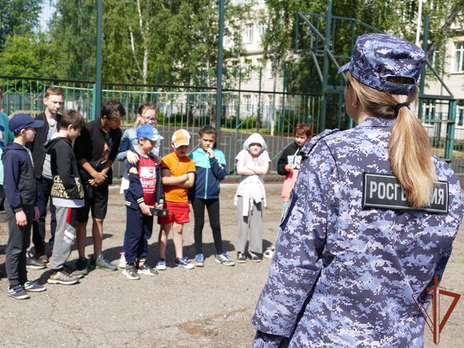 Акция «Добрые дела с Росгвардией» прошла в томском Центре помощи детям  