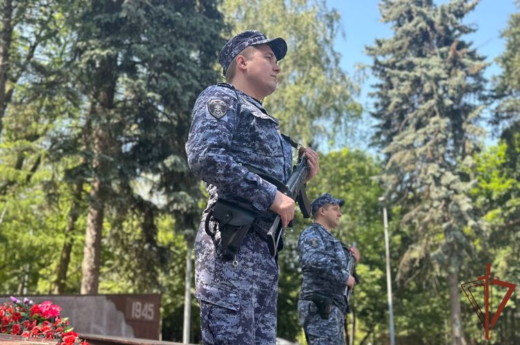 Накануне Дня памяти и скорби росгвардейцы приняли участие в памятных мероприятиях в Москве 