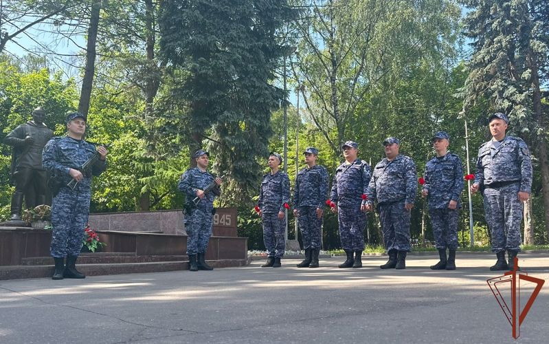 Накануне Дня памяти и скорби росгвардейцы приняли участие в памятных мероприятиях в Москве 