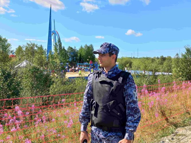 Росгвардия обеспечила правопорядок на первом турнире по пляжному волейболу, состоявшемся на Полярном Круге  