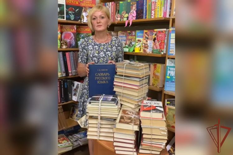 Ветераны Росгвардии из Архангельска доставили книги в библиотеки Мелитополя