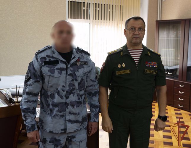 Командующий Центральным округом Росгвардии вручил госнаграды военнослужащим и сотрудникам ведомства