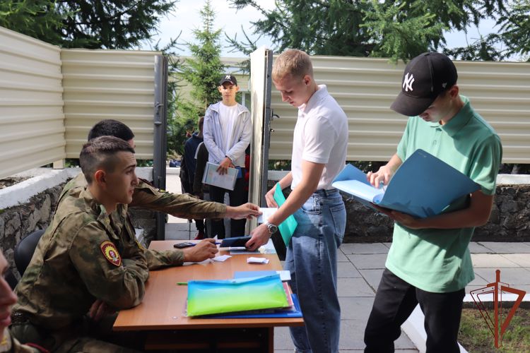 В Новосибирском военном институте Росгвардии начались вступительные экзамены