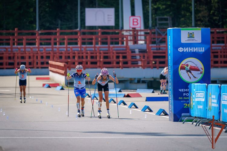Спортсменка из Росгвардии победила на чемпионате России по лыжероллерам в Ханты-Мансийске
