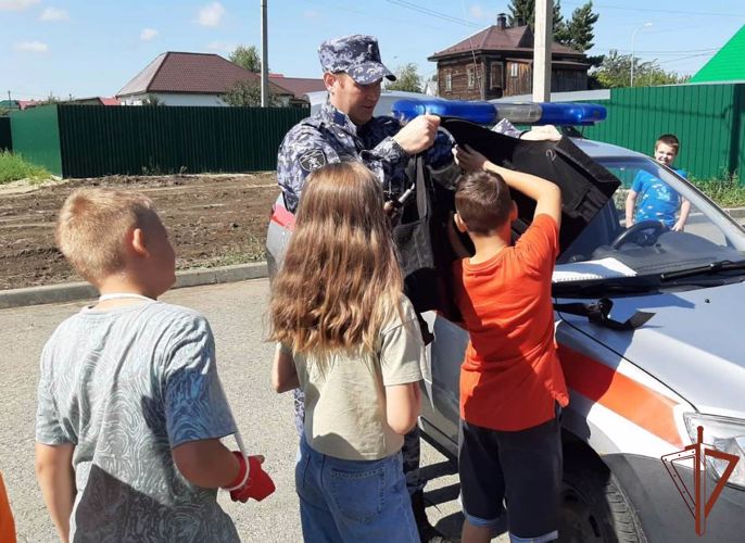 Всероссийская ведомственная акция «Каникулы с Росгвардией» продолжается на Урале (видео)