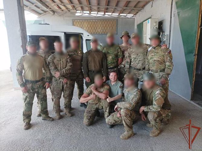 Губернатор Югры передала росгвардейцам-участникам спецоперации ценные подарки