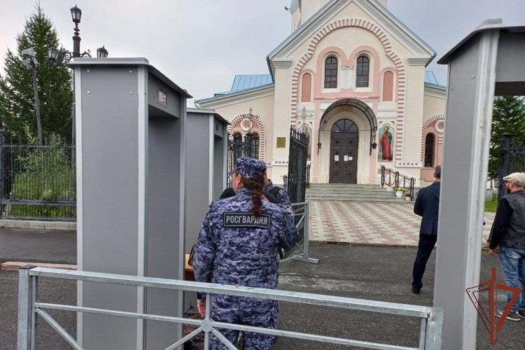  В период пребывания мощей святого Георгия Победоносца на Ямале правопорядок обеспечила Росгвардия (видео)