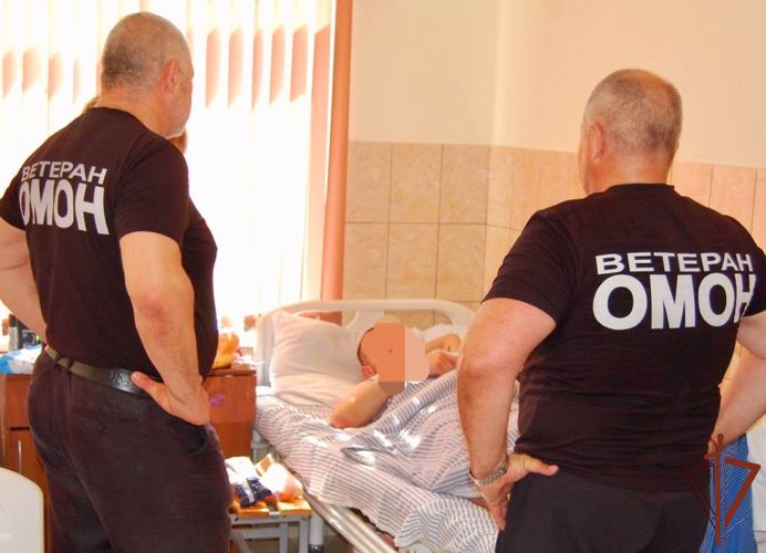 Ветераны Росгвардии навестили в госпитале раненых участников СВО