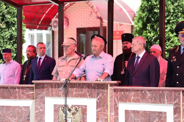 Памятник военнослужащим и сотрудникам Росгвардии открыт в Пятигорске
