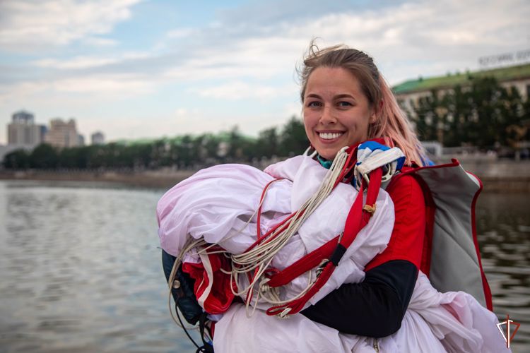 Семья сотрудников Росгвардии в эфире утреннего ТВ-шоу рассказала об увлечении парашютным спортом (видео)