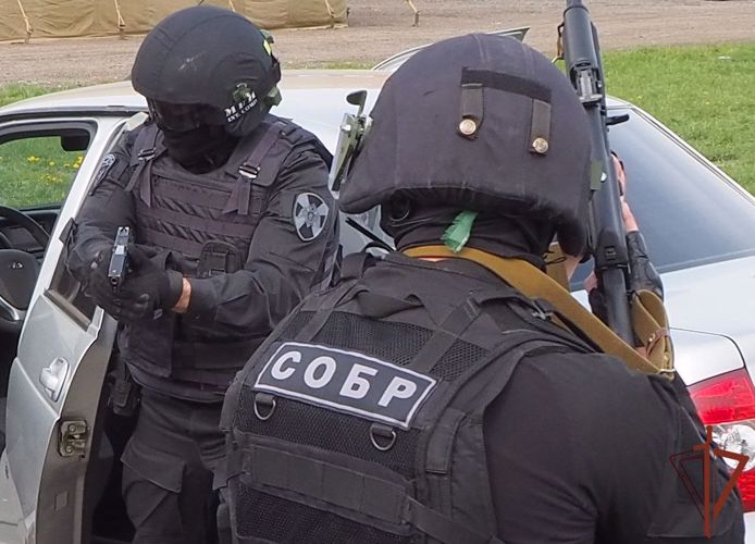 СОБР Росгвардии задержал подозреваемых в серии мошенничеств  на Камчатке 
