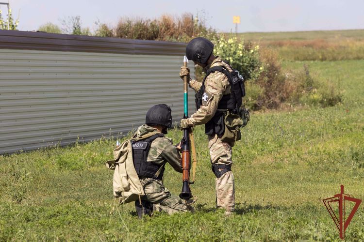 О завершившихся в Южном округе Росгвардии учебных сборах бойцов спецподразделений узнали донские телезрители (видео)