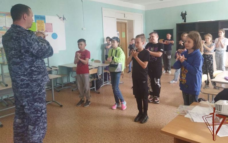 «Каникулы с Росгвардией» проходят для школьников подшефных ведомству учреждений образования на Урале