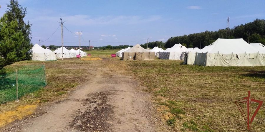 Саровские росгвардейцы установили палаточный городок для паломников прибывающих к предстоящим торжествам в с. Дивеево