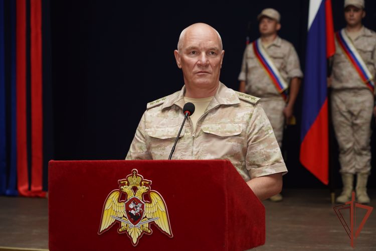 Командующий Северо-Кавказским округом Росгвардии вручил госнаграды отличившимся военнослужащим грозненского соединения