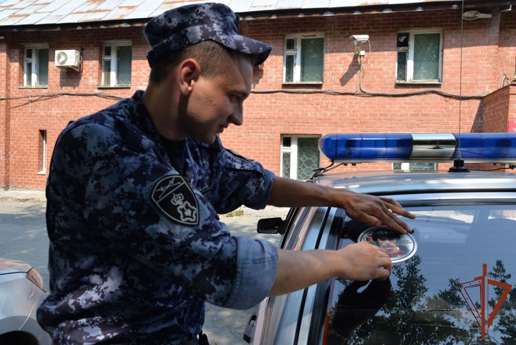 Росгвардейцы почтили память Героя России Магомеда Нурбагандова на Среднем Урале