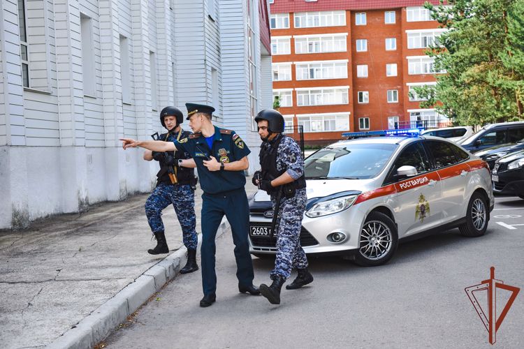 Росгвардия проводит тактико-специальные занятия в образовательных учреждениях Подмосковья