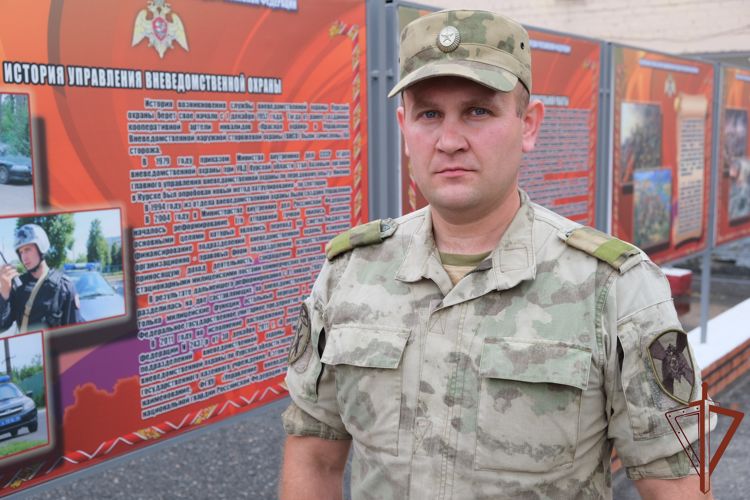 Военнослужащий Росгвардии оказал доврачебную помощь велосипедисту в Курской области