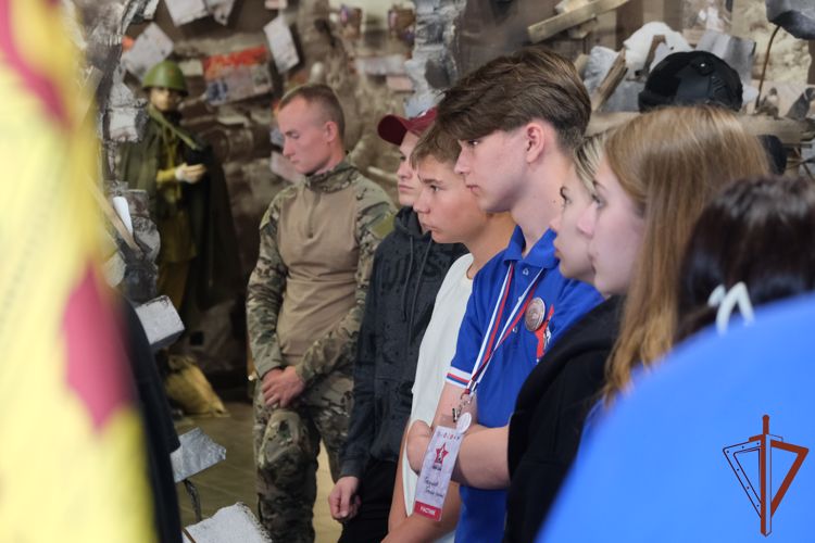 Участники форума «Формула Победы» побывали в гостях у курских росгвардейцев