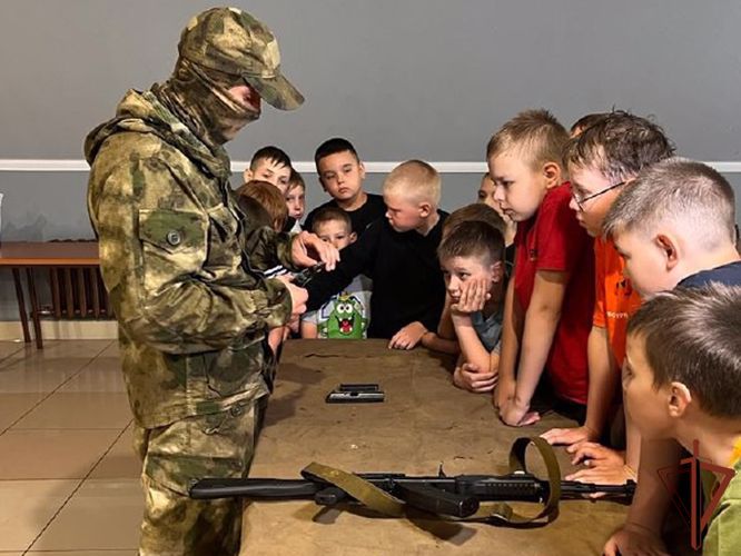 В Сибири росгвардейцы организовали активный отдых для школьников в дни летних каникул