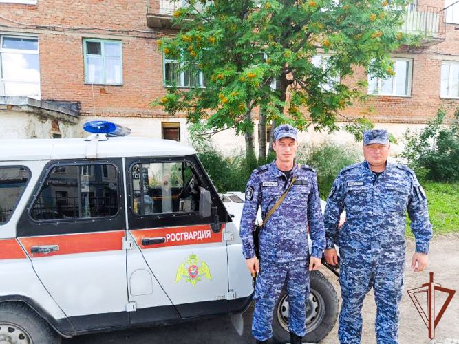 Росгвардейцы спасли имущество кузбассовца от пожара