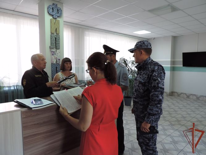 Росгвардия участвуют в проверке готовности объектов образования Хакасии к новому учебному году