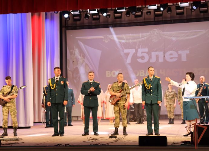 Врио командующего Уральским округом Росгвардии поздравил лесновский полк по охране ВГО и СГ с 75-летием