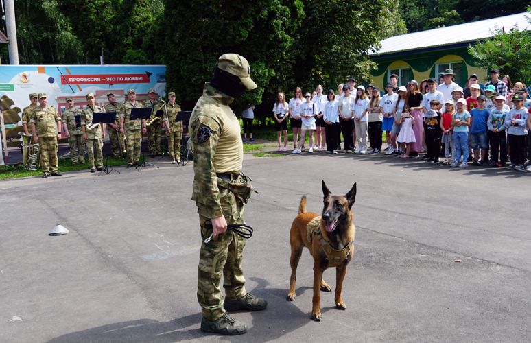 Акция «Каникулы с Росгвардией» продолжается в Центральном округе