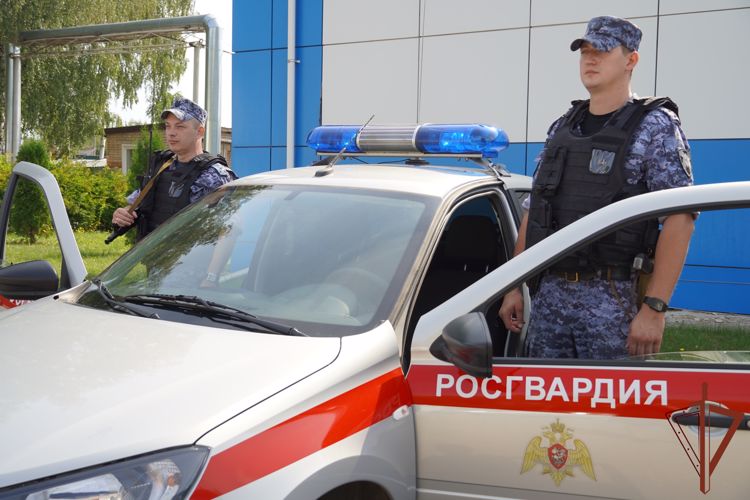  Заблудившимся детям помогли вернуться домой росгвардейцы в Костроме