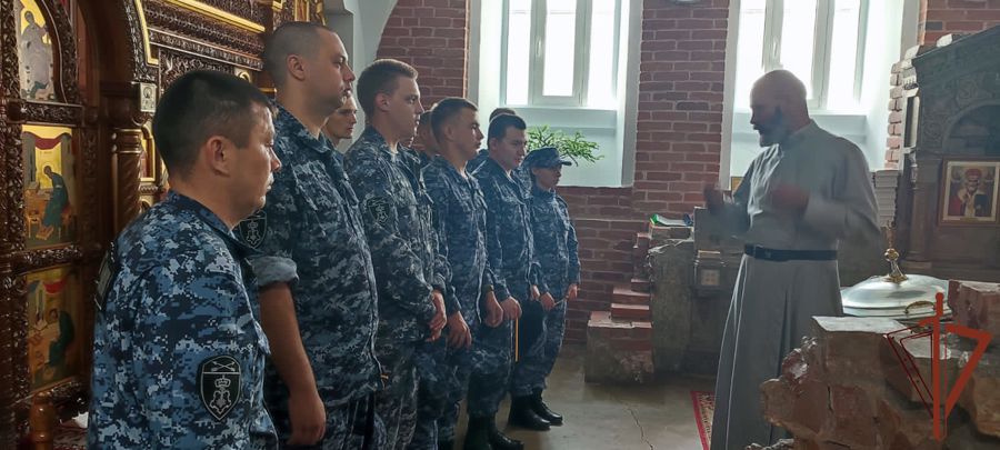 В День Крещения Руси росгвардейцы из Сибири приняли участие в молебнах в честь небесного покровителя князя Владимира