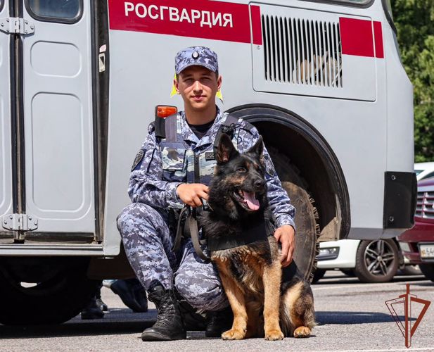 Росгвардейцы обеспечили правопорядок во время проведения международного футбольного матча в Санкт-Петербурге