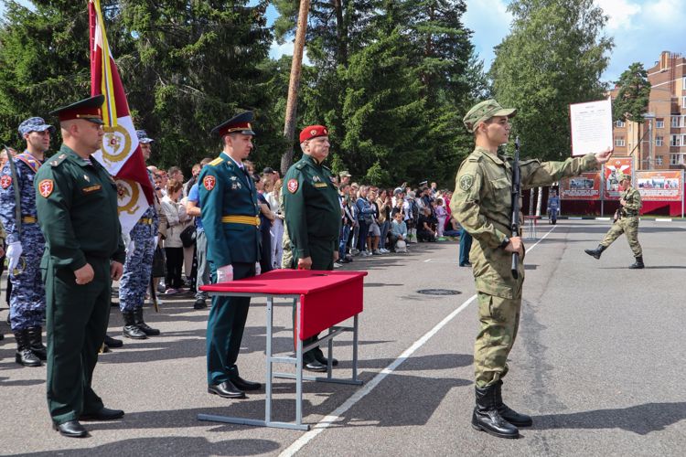 Командующий СЗО Росгвардии поздравил с принятием Военной присяги военнослужащих по призыву