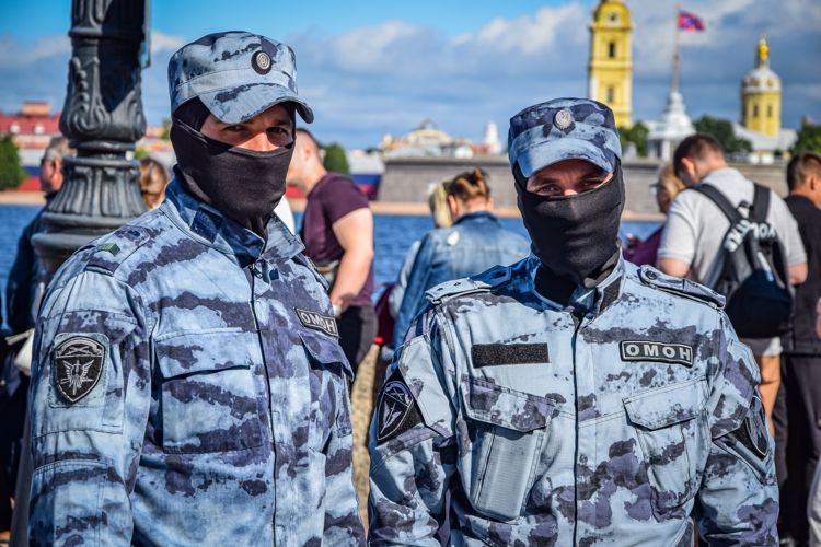 Росгвардейцы обеспечили безопасность Главного военно-морского парада в Санкт-Петербурге